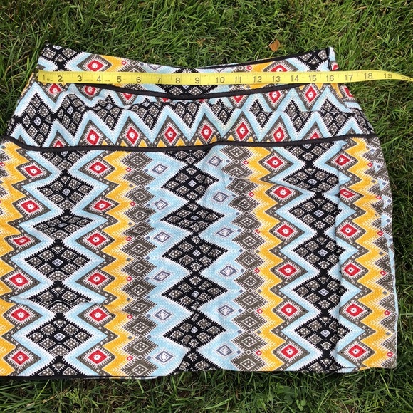 Geometric design skirt - Picture 3 of 8